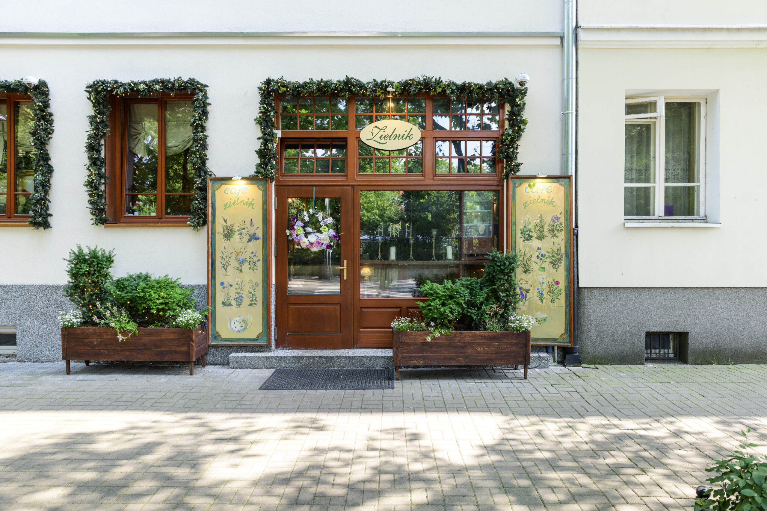 Z myślą o najmłodszych: Przegląd udogodnień, które ułatwiają rodzinną wizytę w Zielniku