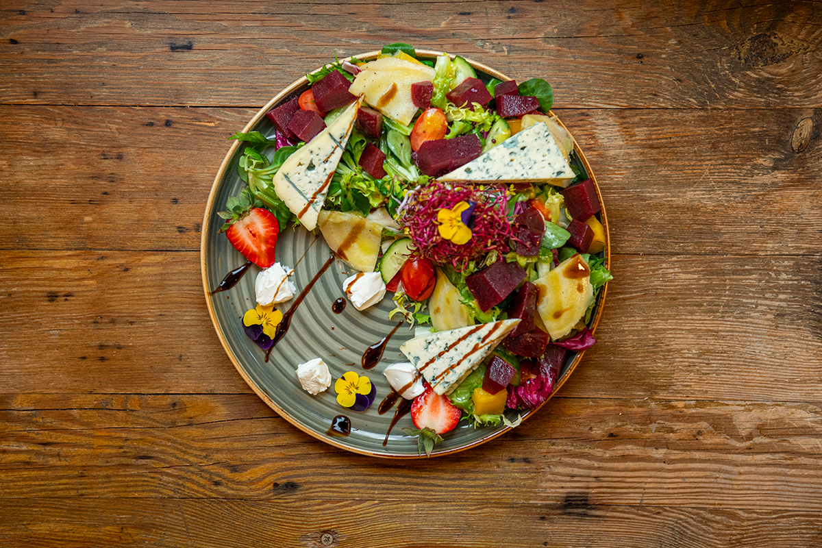 Masz dość powtarzalnych posiłków? Odkryj zalety menu lunchowego, które zmienia się co weekend